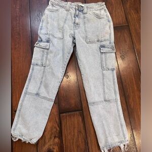Kancan light wash cargo jeans woman’s size 7/27